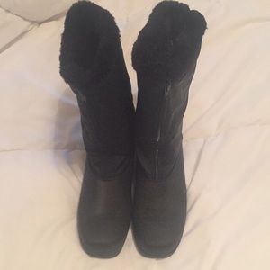 Black snow boots